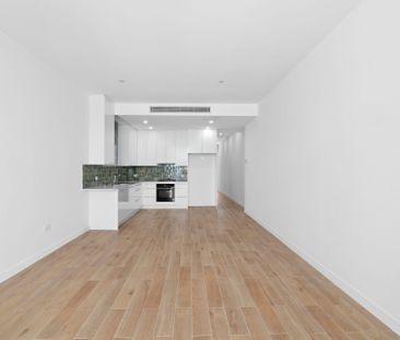 Renovated 3 Bedroom Terrace with Attic – Prime City Location - Photo 3