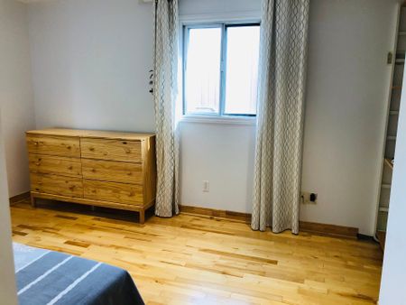 5 Av. de Portsmouth Pointe-Claire, QC H9R - Photo 2