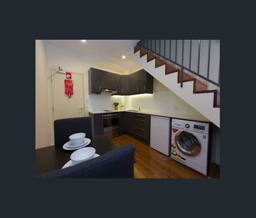 Fully furnished one bedroom apartment set in a federation setting. - Photo 6