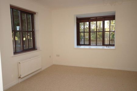 2 bedroom maisonette to rent - Photo 3