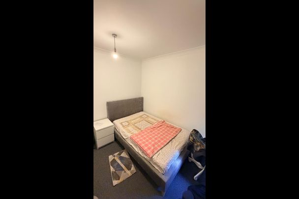 Room in a Shared House, Orts Road, RG1 - Photo 1