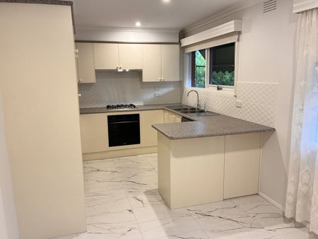 1/7-9 Strathallan Road, Macleod - Photo 2