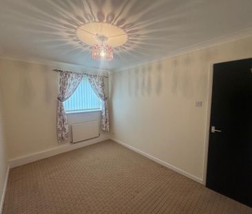 2 bedroom ground floor flat to rent - Photo 2