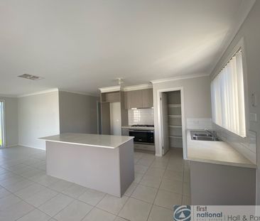 Modern 4 Bedroom Family Home! - Photo 3