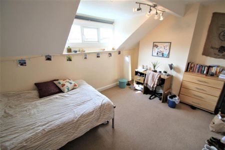 4 bedroom terraced house to rent - Photo 5