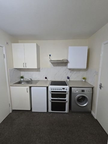 Studio Flat, Berkshire Gardens, N13 - Photo 5