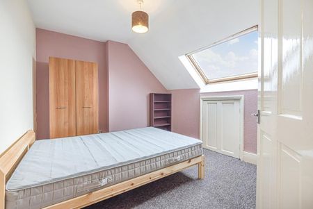 3 bedroom flat to rent - Photo 4