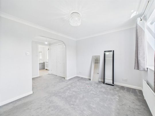 4 bedroom detached house to rent - Photo 1