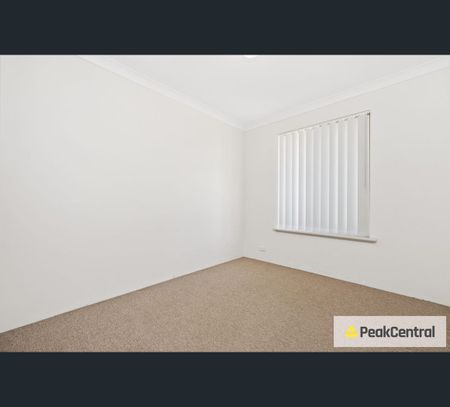 72 Willmott Drive, Cooloongup, WA 6168 - Photo 5