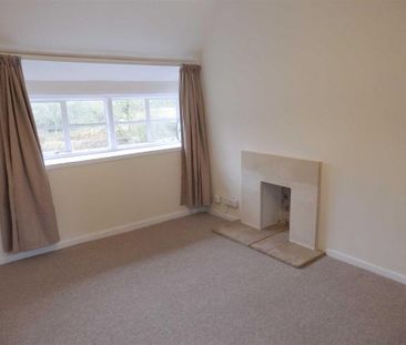 2 bedroom end of terrace house to rent - Photo 2