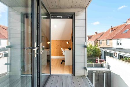 2 Bed Detached House, Hogarth Road, BN3 - Photo 5