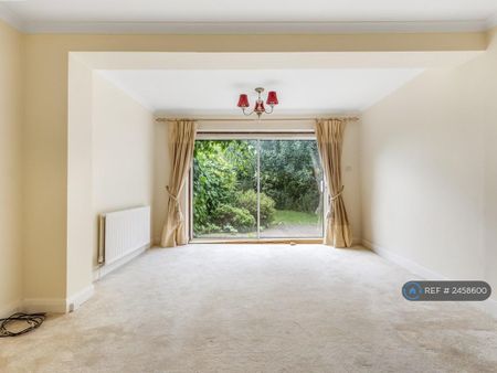 4 bedroom semi-detached house to rent - Photo 4