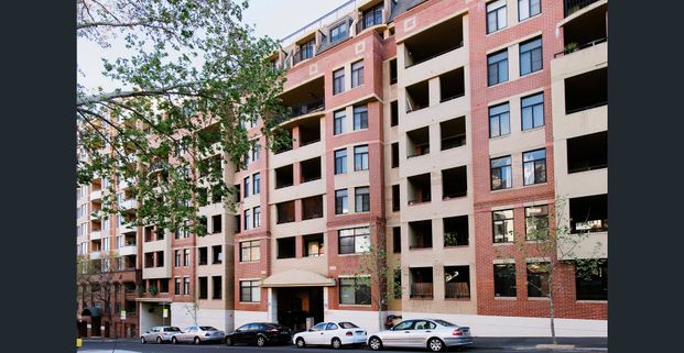 Unfurnished two bedroom apt moments from Darling Harbour - Photo 1