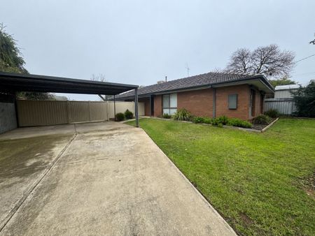 Comfortable Family Living in Mooroopna! - Photo 2