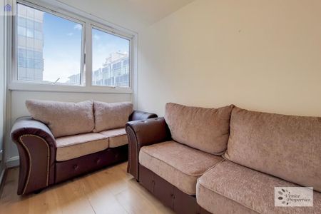 3 bedroom flat to rent - Photo 2