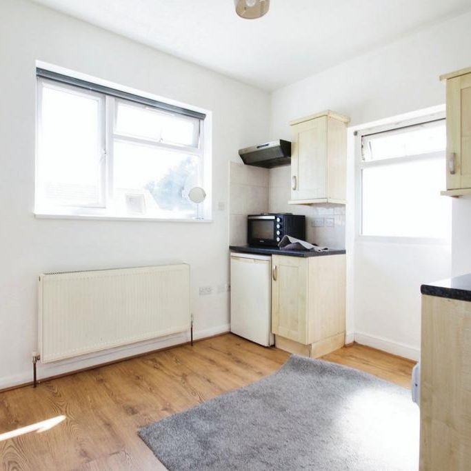 Studio to rent - Photo 1