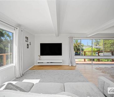MODERN FAMILY LIVING IN A PRIME TAREE WEST LOCATION - Photo 4