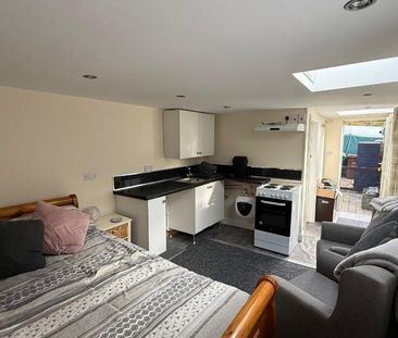 1 bedroom in a house share to rent - Photo 6