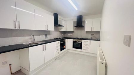 4 bedroom flat to rent - Photo 5