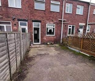 2 bedroom property to rent in Knottingley - Photo 2