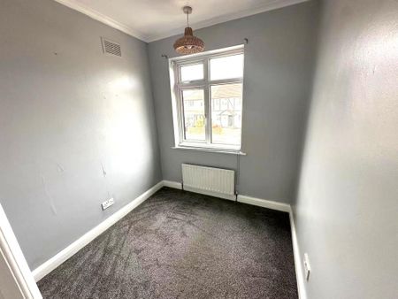 4 bedroom semi-detached house to rent - Photo 5