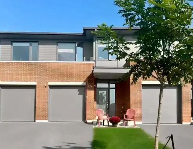 316 Wigwas St | 316 Wigwas St, Ottawa - Photo 1