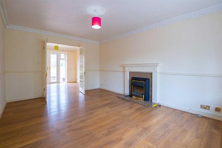 5 bedroom detached house to rent - Photo 3