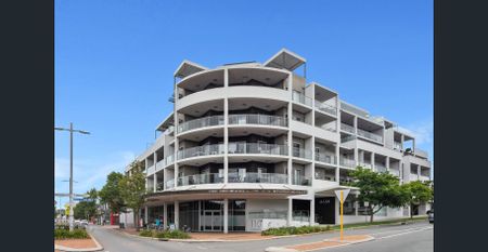 Stunning apartment in secure complex - Photo 2