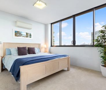 Stylish Skyline Apartment with City Fringe Conveniences & Sweeping ... - Photo 3