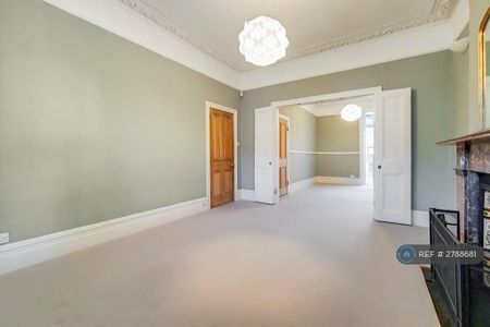 5 bedroom semi-detached house to rent - Photo 2