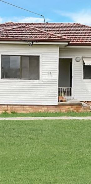 Renovated Three Bedroom House - Photo 1