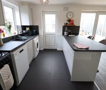3 bedroom semi-detached house to rent - Photo 2