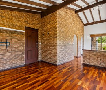 Spacious Villa with Lush Garden Courtyard and Lifestyle Appeal - Photo 1