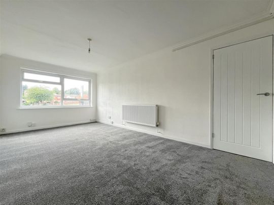 2 bedroom Maisonette to rent - Photo 1