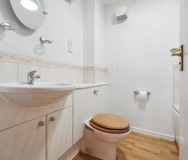 2 bedroom flat to rent - Photo 4