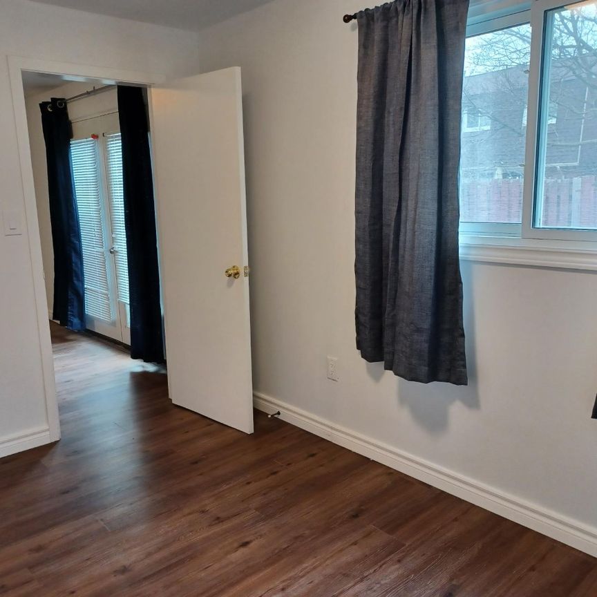 605 College Ave W, Guelph - Photo 1