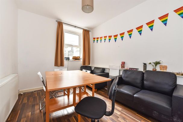 Room For Rent Laura Street, Pontypridd - Photo 1