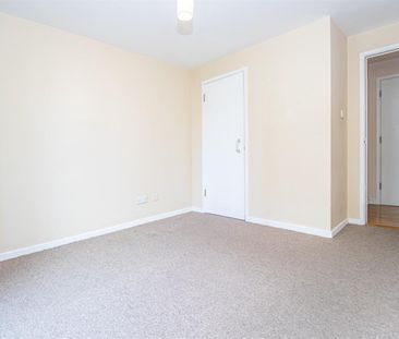 2 bedroom Flat To Let - Photo 3