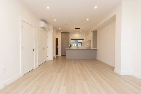 303-342 Mountain Hwy, North Vancouver - Photo 3