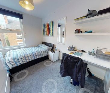 1 bedroom in a house share to rent - Photo 2