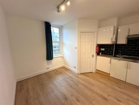 Studio to rent - Photo 5