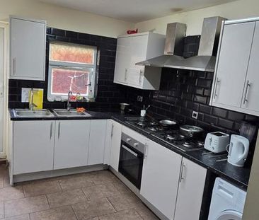 1 bedroom in a house share to rent - Photo 4