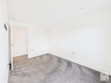 Surrey Avenue :: Marsland Green, WN7 - Photo 4