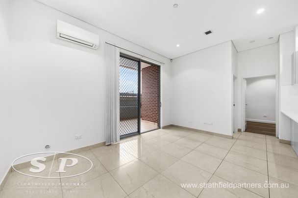 Large unit with great views - Photo 1
