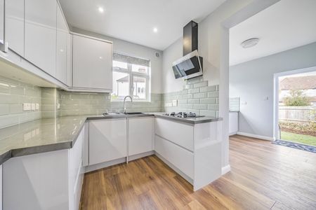 Semi-detached House to rent - Oak Avenue, Croydon, CR0 - Photo 4