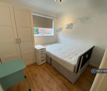 3 bedroom semi-detached house to rent - Photo 3