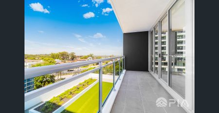 Modern Spacious Apartment. Close to public transport, schools, shops,... - Photo 4