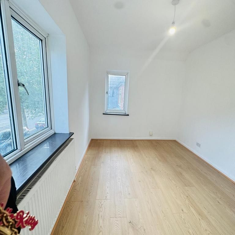 4 bedroom end of terrace house to rent - Photo 1