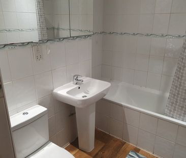 1 Bed Flat, High Street, W3 - Photo 5