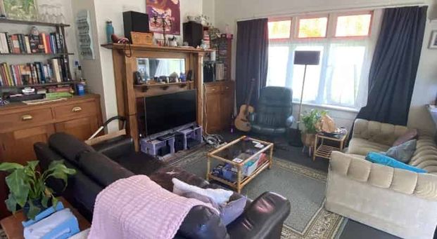 NICE AND TIDY 4x bedroom flat in a great location. - Photo 1